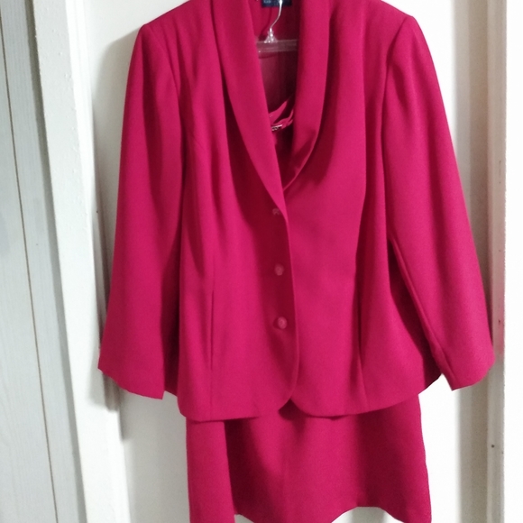Karen Scott Dresses & Skirts - Ladies Karen Scott Red Suit Skirt With Lining Sz 22 W Make An Offer
